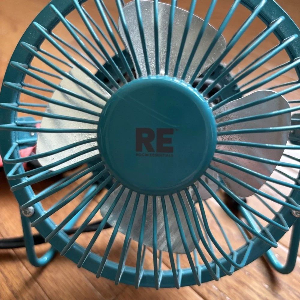 RE Blue Small Personal Fan Mini Desk Metal Blades Target 2011 RE FE10-cd 5.5